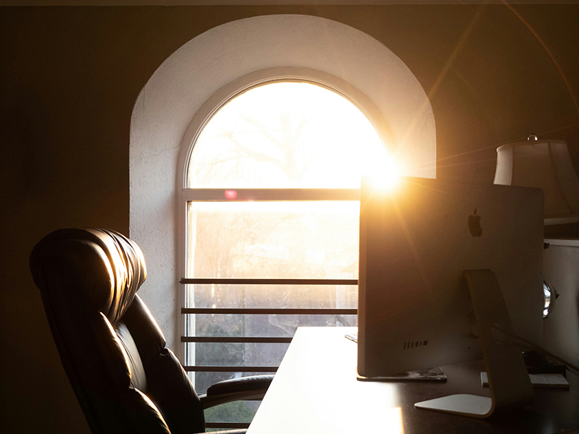 Должен ли работодатель сокращать рабочий день в жару и как это влияет на зарплату