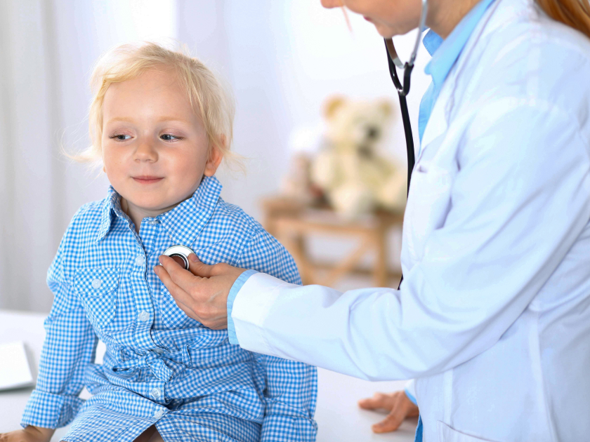 Изменения в детских медосмотрах в 2025 году: собрали все, что важно знать родителям