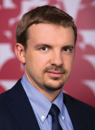 «На наши показатели влияет не отзыв лицензий, а желание людей быть ближе к стабильным госструктурам»
