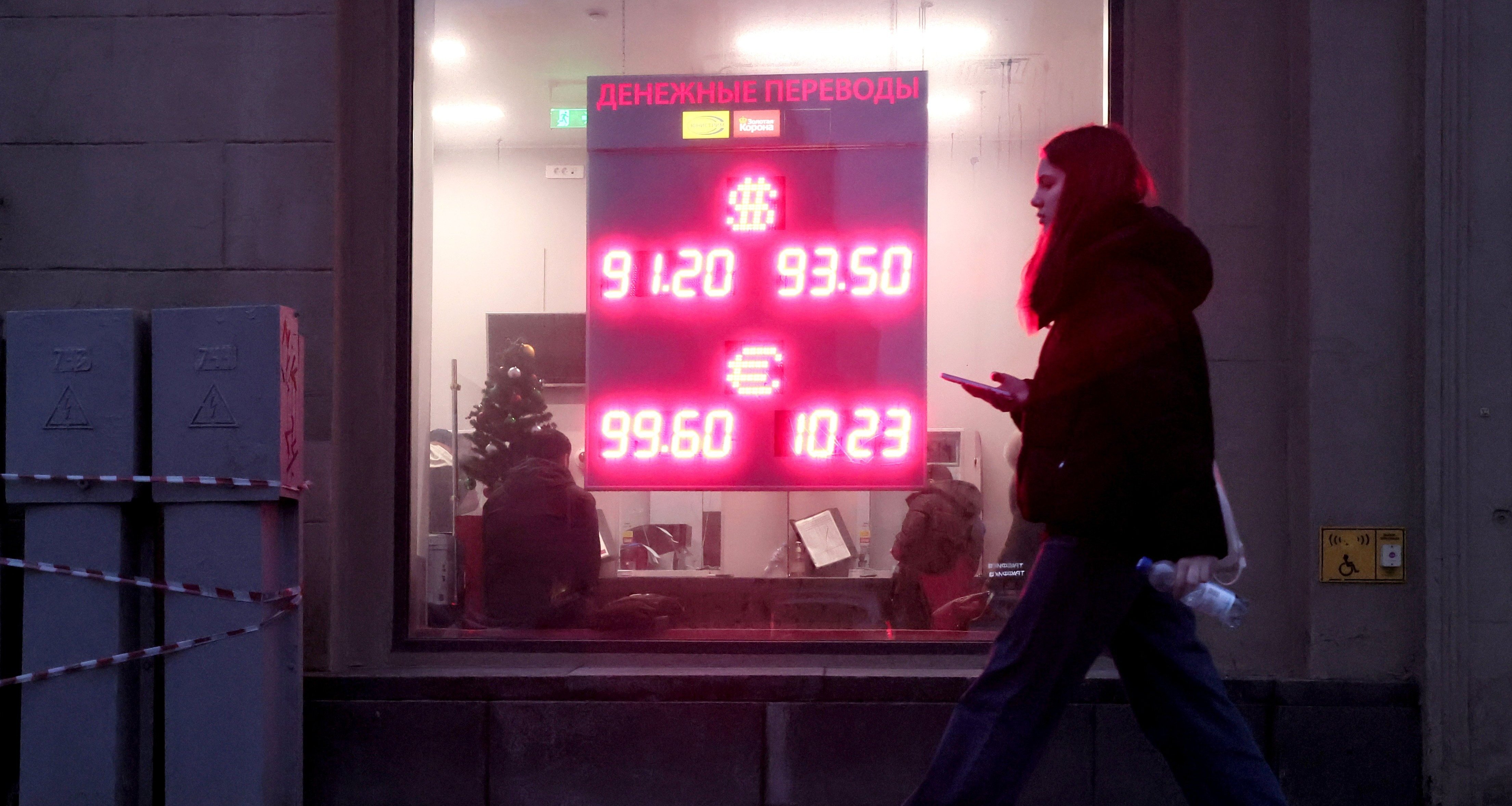 «Напряженная ситуация»: аналитик предупредил, когда начнется новая волна девальвации рубля