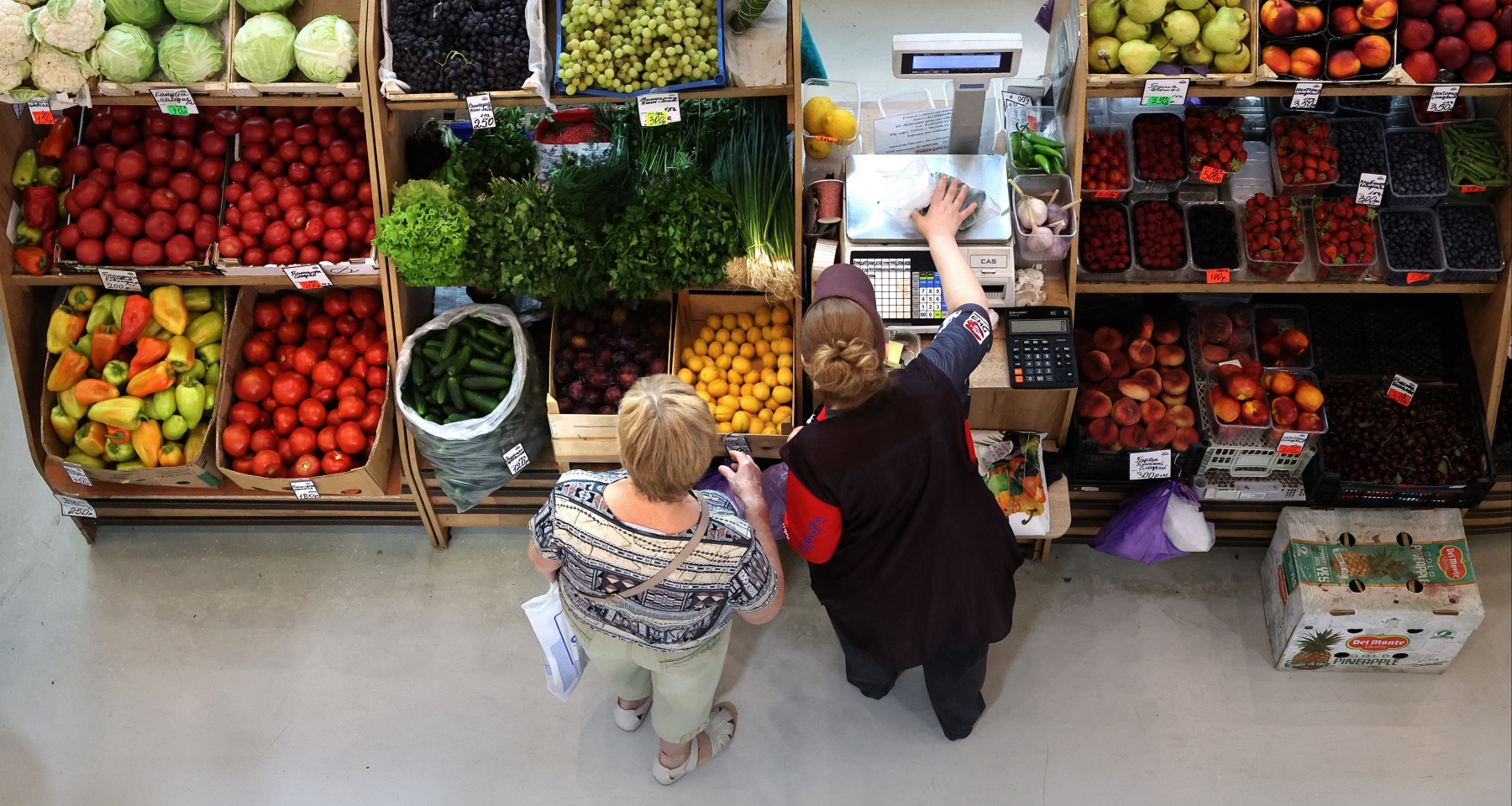 Дефляция в России: на что еще снизились цены