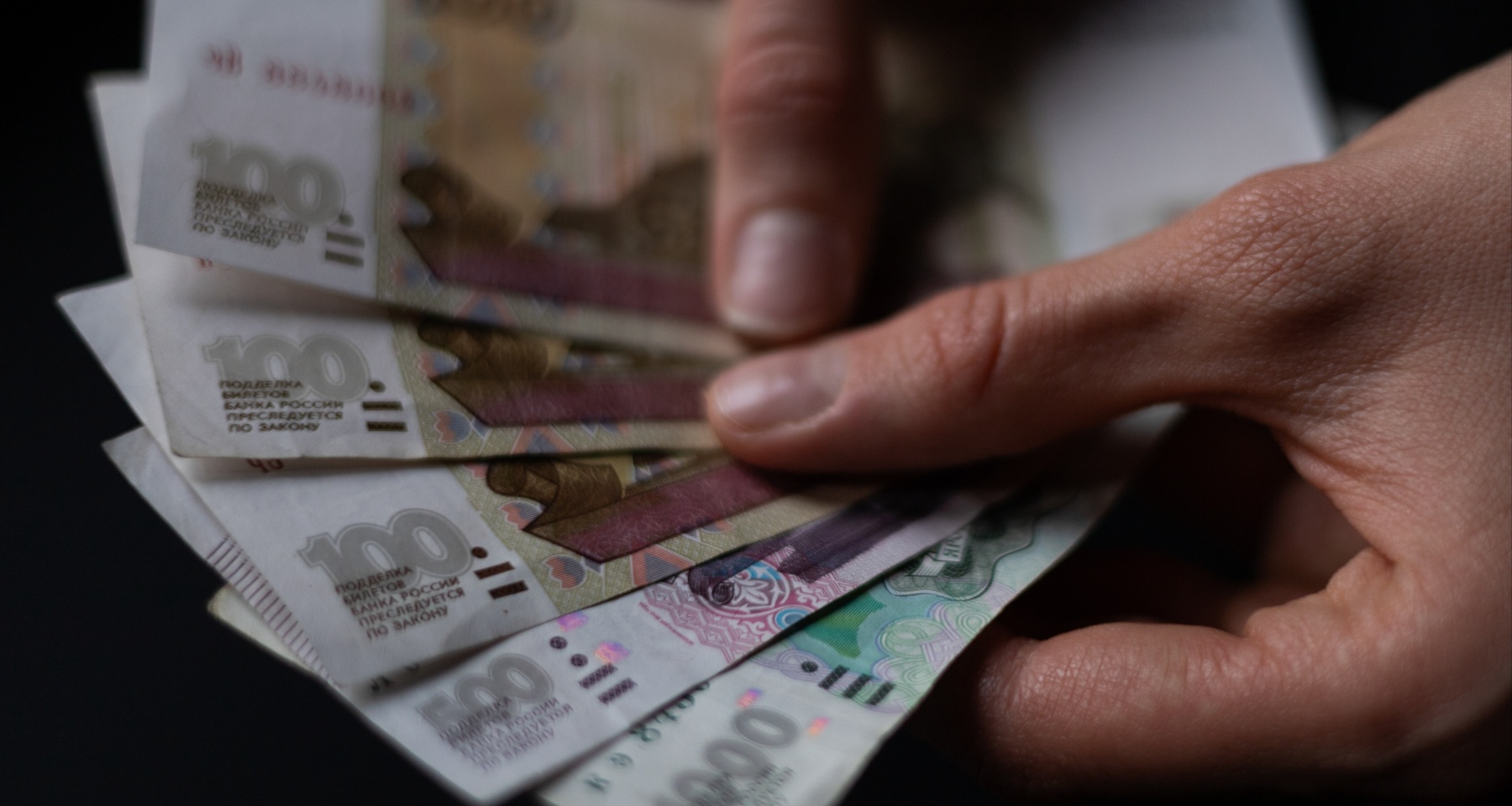 Выдачи микрокредитов снова ограничат, в России не хватает IT-специалистов и врачей. Обзор Банки.ру
