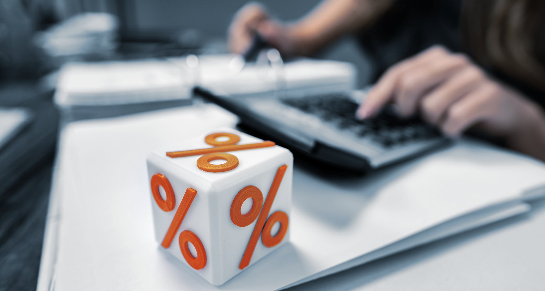 Ключевая ЦБ — 7,5%, а ставки по кредитам — в два раза выше. Почему?
