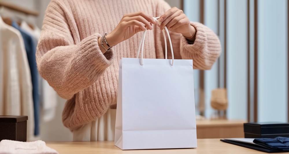 В магазине не принимают к оплате карту. Объясняем, почему лучше отказаться от покупки