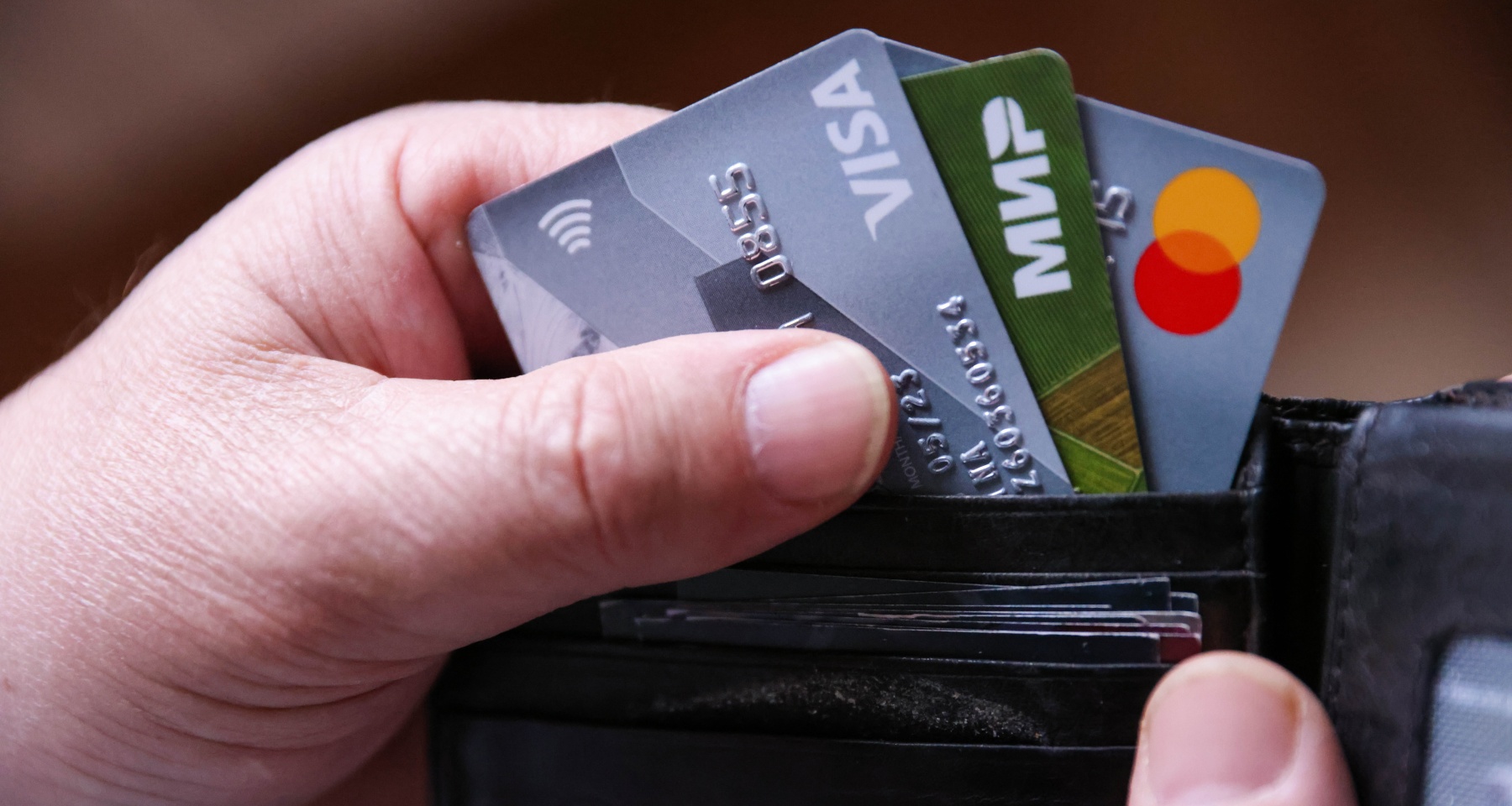 Сбер выводит из обращения часть карт, кредитки станут недоступны. Главное о банковских картах за неделю 