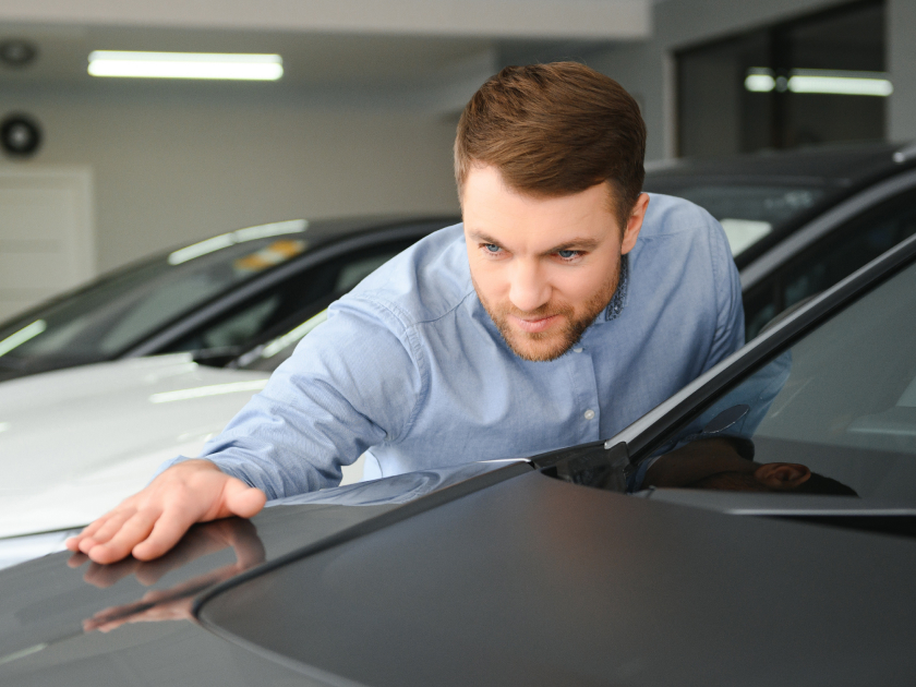 Выгодно ли покупать машину прямо сейчас? Отвечает эксперт 