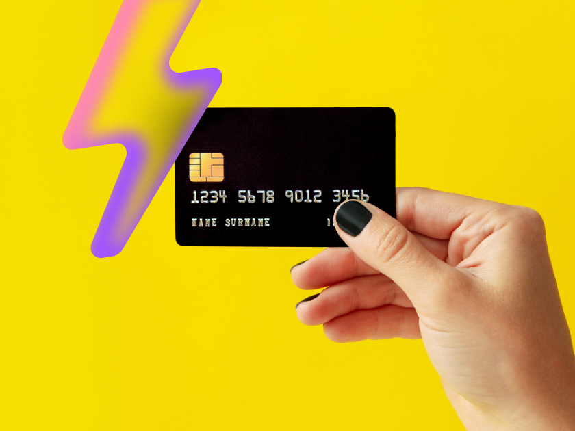 Банки начали блокировать карты и счета клиентов из-за нового закона о переводах. Кто в зоне риска и как этого избежать