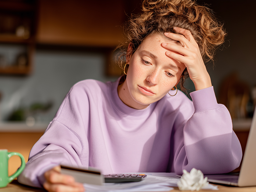 Налоговая и банки могут потребовать объяснить большие расходы по карте. В каких случаях это возможно 