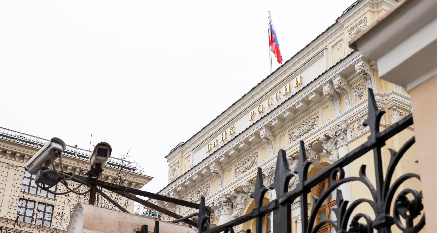 Китайские авто попадут под налог на роскошь, новые требования ЦБ ударят по заемщикам. Главное за день