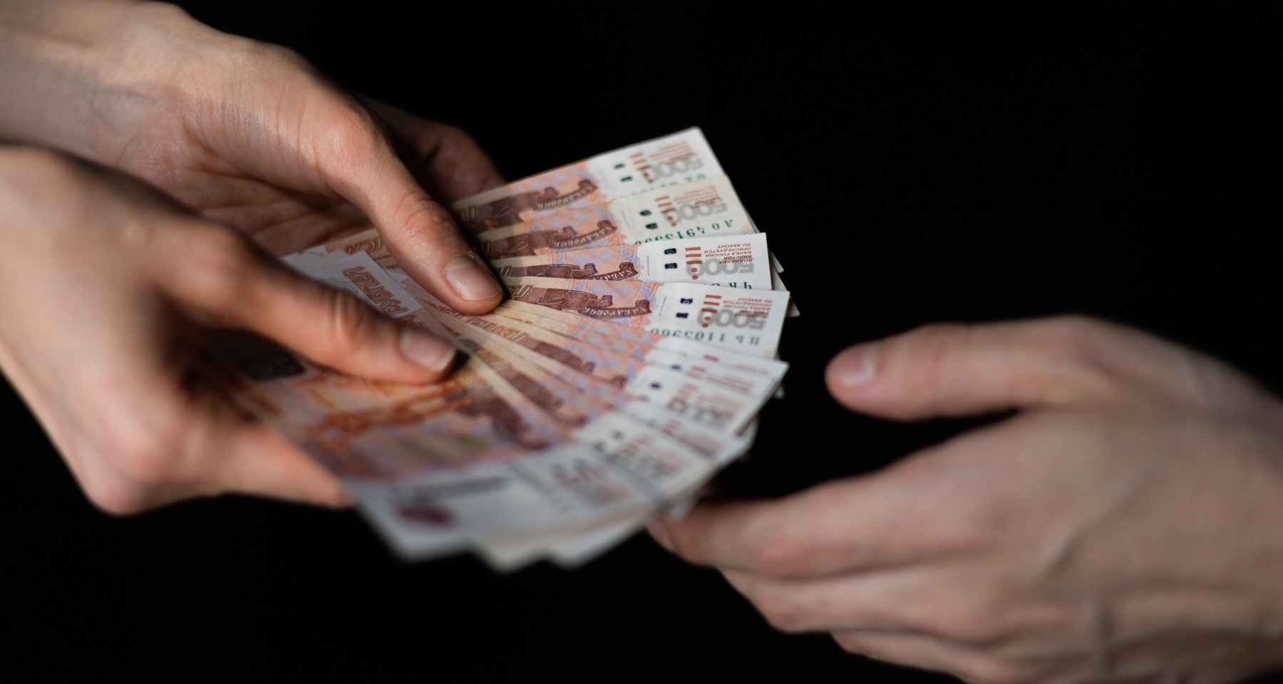 Когда россияне начнут массово перекладывать деньги с вкладов в недвижимость: ответ аналитика