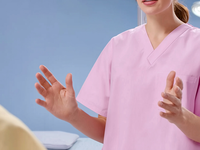 Обязательная отработка даже для студентов-платников и миллионные штрафы за отказ. Как работает новый закон о наставничестве молодых врачей