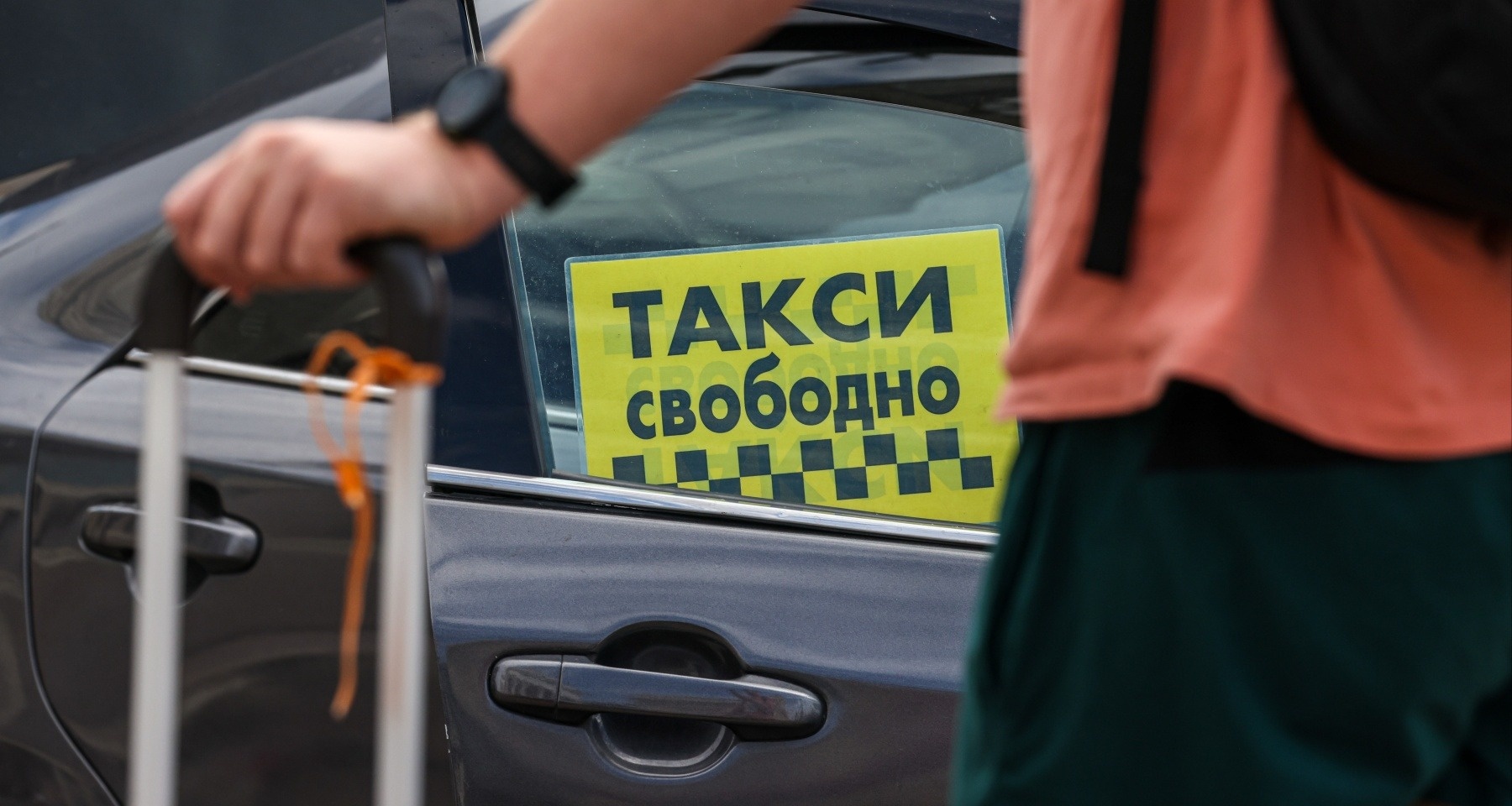 Таксисты ждут взрывного роста цен, мошенники выдают себя за доставщиков. Социальные новости недели