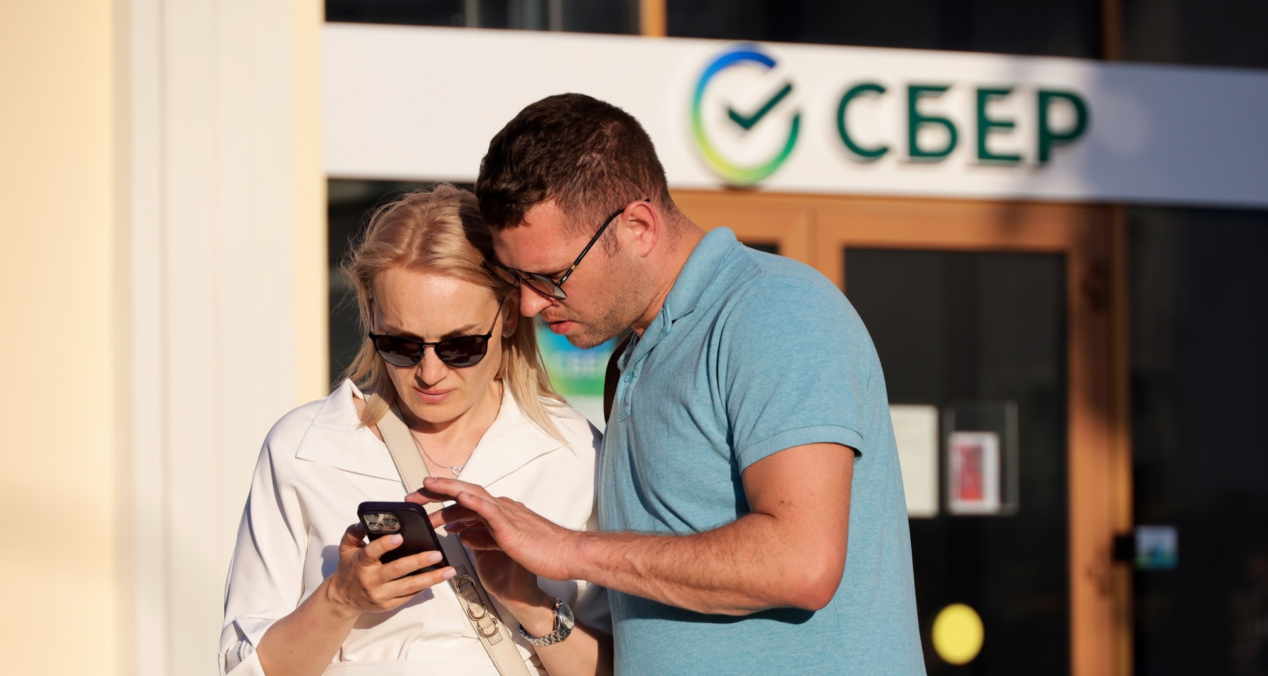 В работе Сбербанка, ВТБ и Альфа-Банка произошел массовый сбой