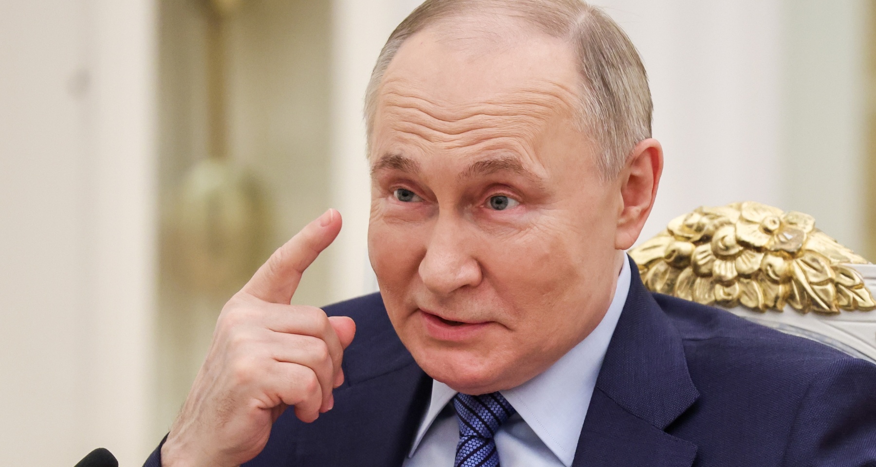 Путин утвердил обязательную предустановку RuStore на гаджеты Apple