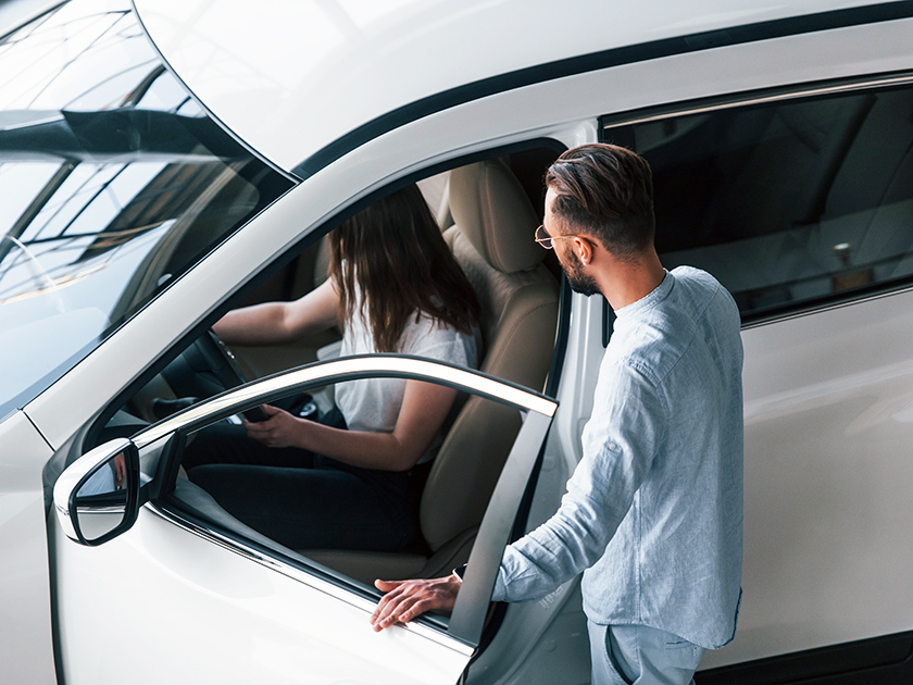 Как вернуть автомо­биль после покупки: новый и с пробегом, в салон и частному лицу