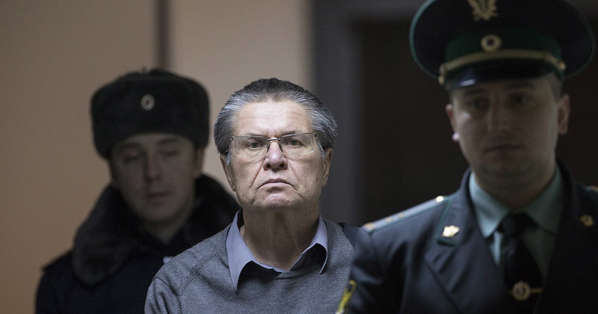 Суд разрешил досрочно освободить экс-министра Улюкаева из колонии