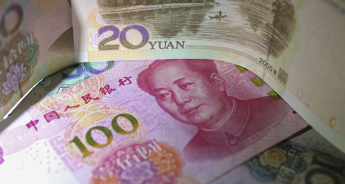 Вместо доллара? Банки предлагают гражданам и бизнесу новые продукты в юанях