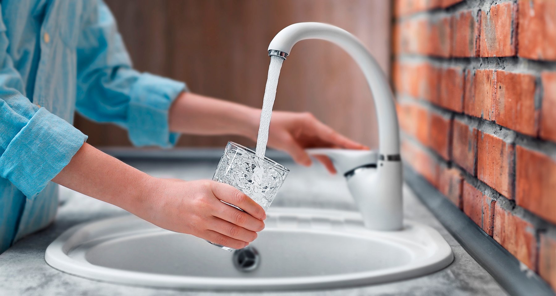 Как провести воду в частный дом и на чем можно сэкономить