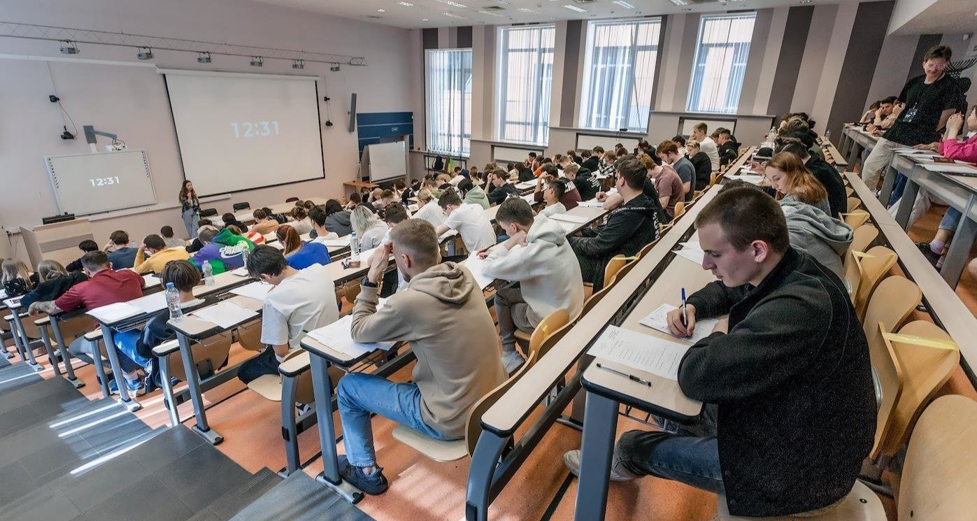 ДМС для студентов: зачем нужен и как оформить на Банки.ру